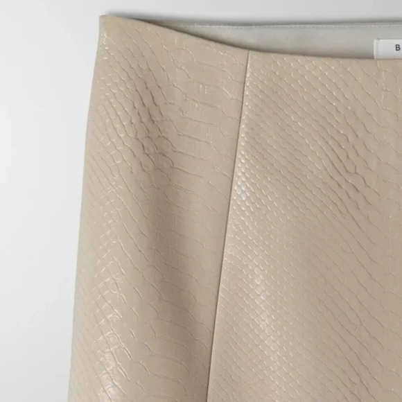 Aritzia Babaton Modern Vegan Leather Croc  Embossed Mini Skirt Beige Size 0 - Picture 6 of 13